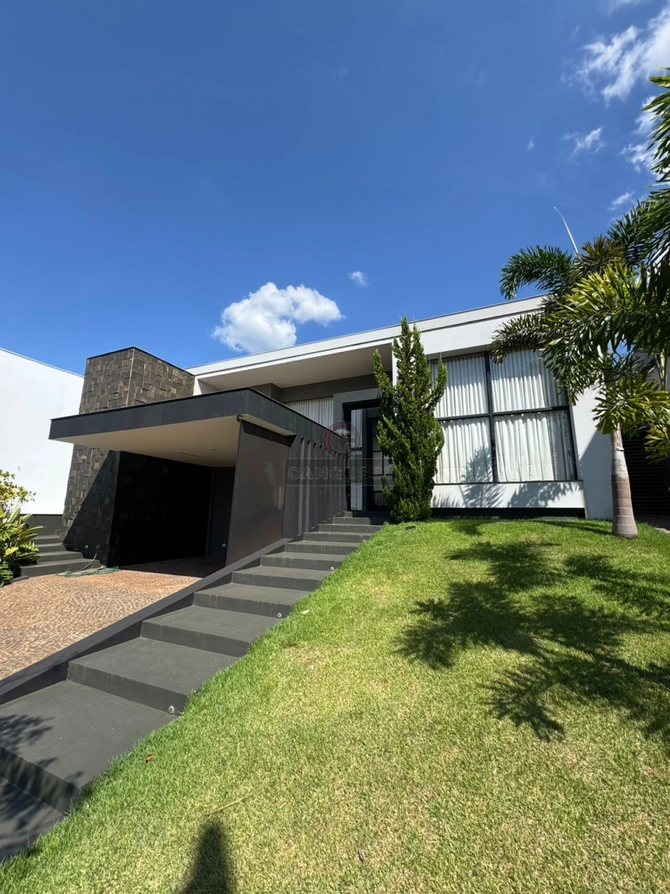 Imagens do imóveis Casa de Alto Padrão à Venda no Condomínio Sun Lake – 270m², Piscina e Ambientes Planejados!