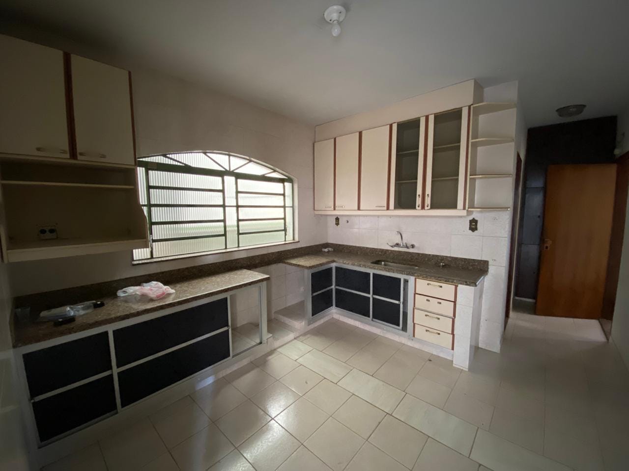 Imagens do imóveis Sobrado à venda e para locação, Londrina, PR