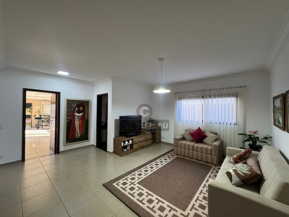 Imagens do imóveis Ampla Propriedade com Casa de Alto Padrão no Jardim Caravelle à venda