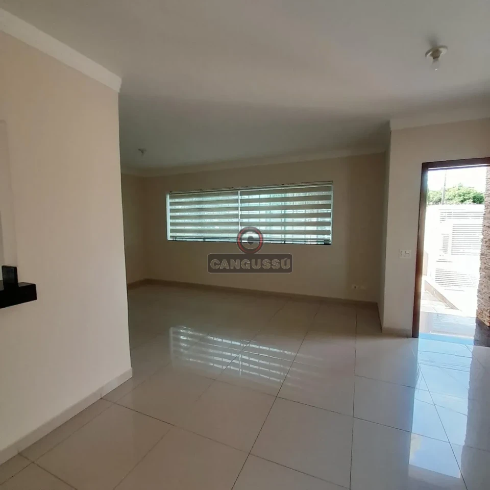 Imagens do imóveis Casa à Venda no Jardim San Remo | 200 m², 3 Quartos e Próxima ao Shopping Contour