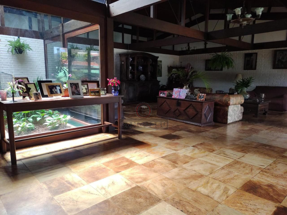 Imagens do imóveis Ampla Propriedade com Casa de Alto Padrão no Jardim Caravelle à venda