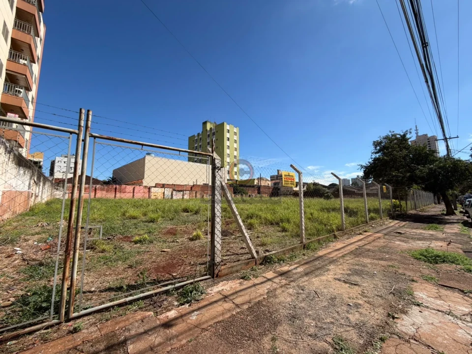 Imagens do imóveis Terreno Comercial de 480 m² à Venda Rua Rebouças  Excelente Localização