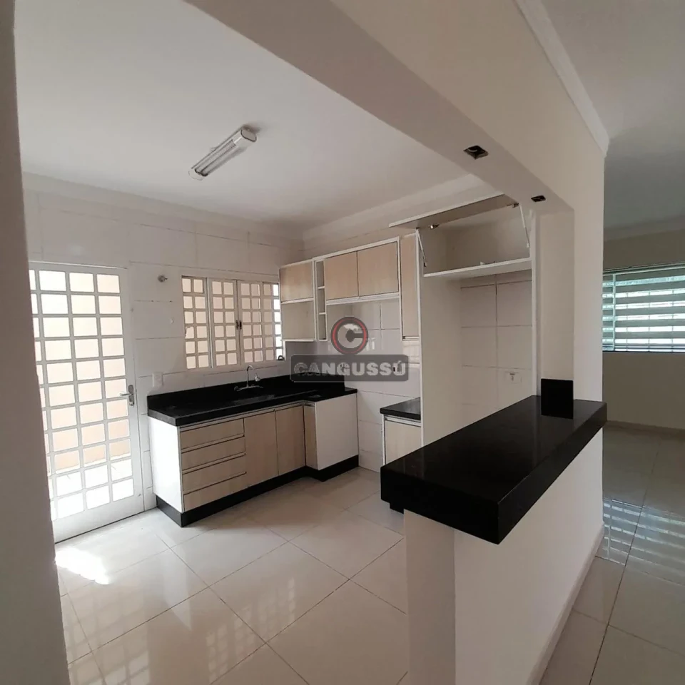 Imagens do imóveis Casa à Venda no Jardim San Remo | 200 m², 3 Quartos e Próxima ao Shopping Contour