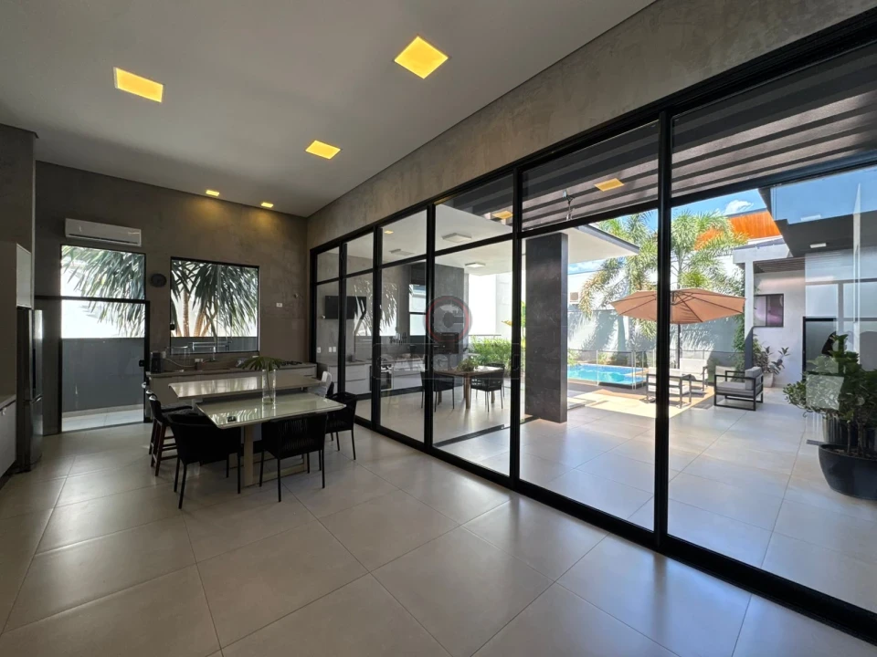 Imagens do imóveis Casa de Alto Padrão à Venda no Condomínio Sun Lake – 270m², Piscina e Ambientes Planejados!