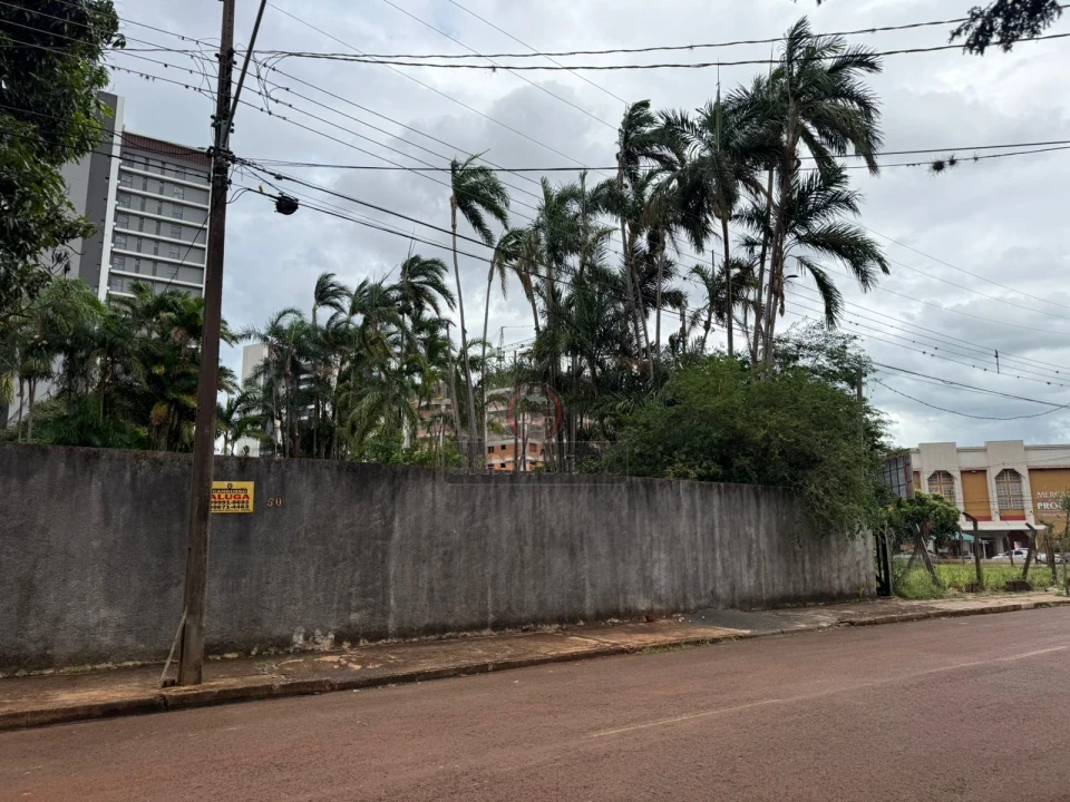 Imagens do imóveis Aluga-se terreno esquina com o mercadão da prochet