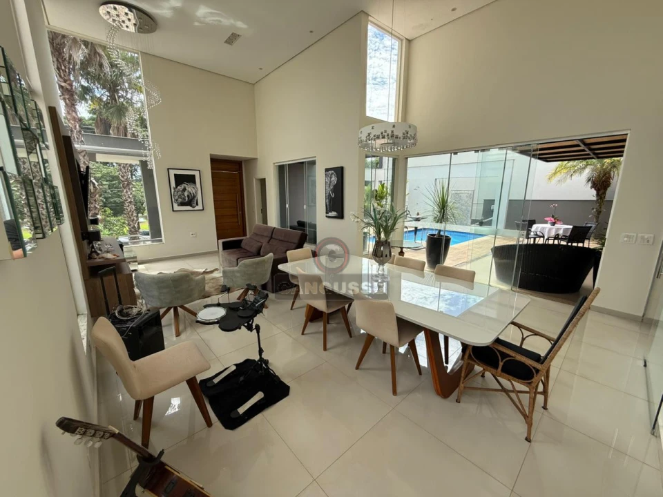 Imagens do imóveis Casa à venda no Condomínio Sun Lake