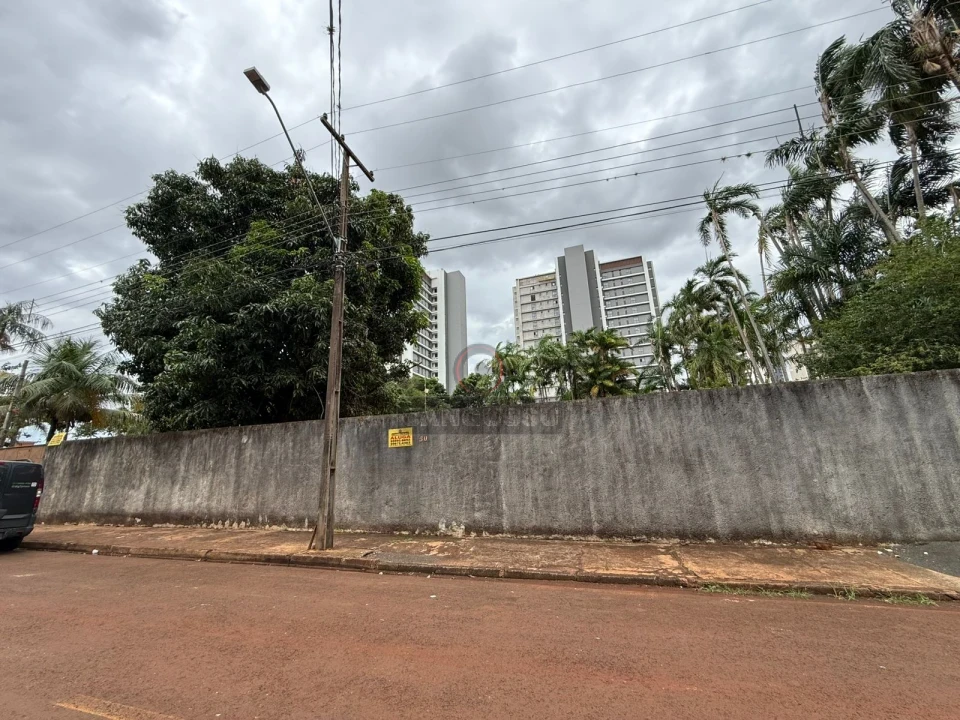 Imagens do imóveis Aluga-se terreno esquina com o mercadão da prochet