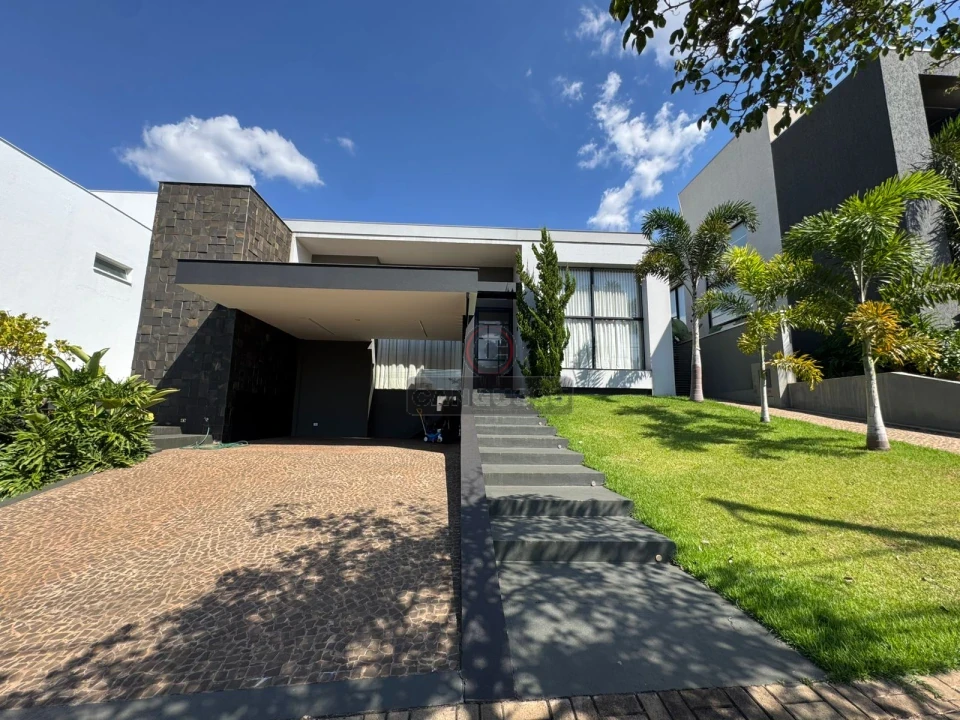 Imagens do imóveis Casa de Alto Padrão à Venda no Condomínio Sun Lake – 270m², Piscina e Ambientes Planejados!