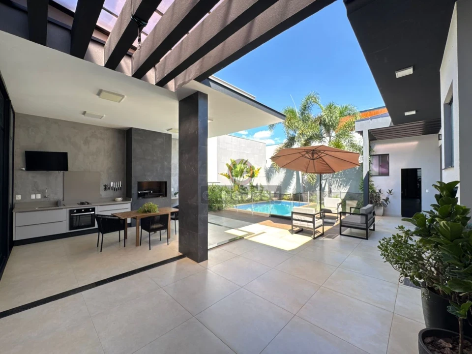 Imagens do imóveis Casa de Alto Padrão à Venda no Condomínio Sun Lake – 270m², Piscina e Ambientes Planejados!
