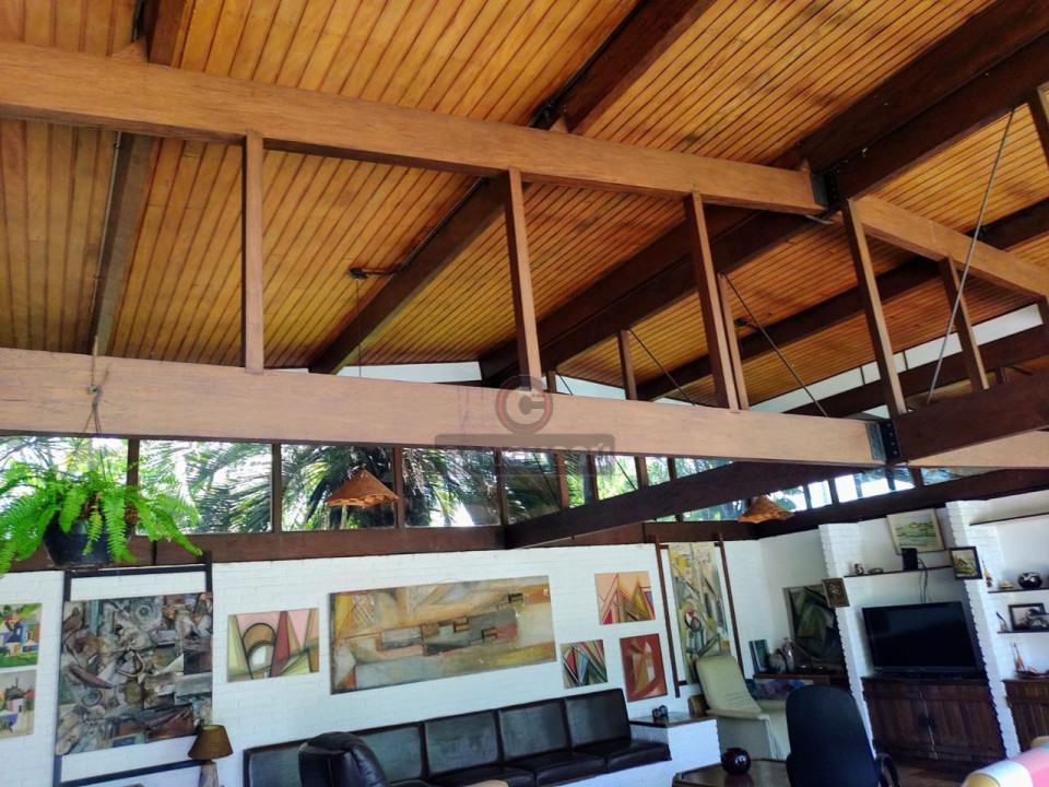 Imagens do imóveis Ampla Propriedade com Casa de Alto Padrão no Jardim Caravelle à venda
