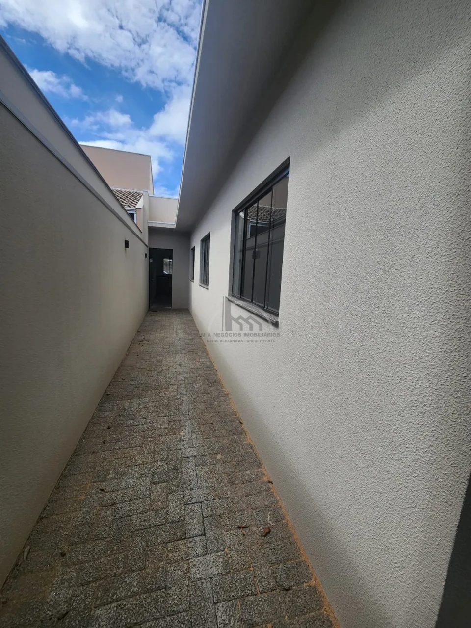 Imagens do imóveis Casa nova geminada à venda em Londrina