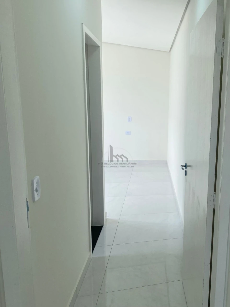 Imagens do imóveis CASA NOVA À VENDA NO JARDIM DOS ESTADOS, ZONA NORTE LONDRINA