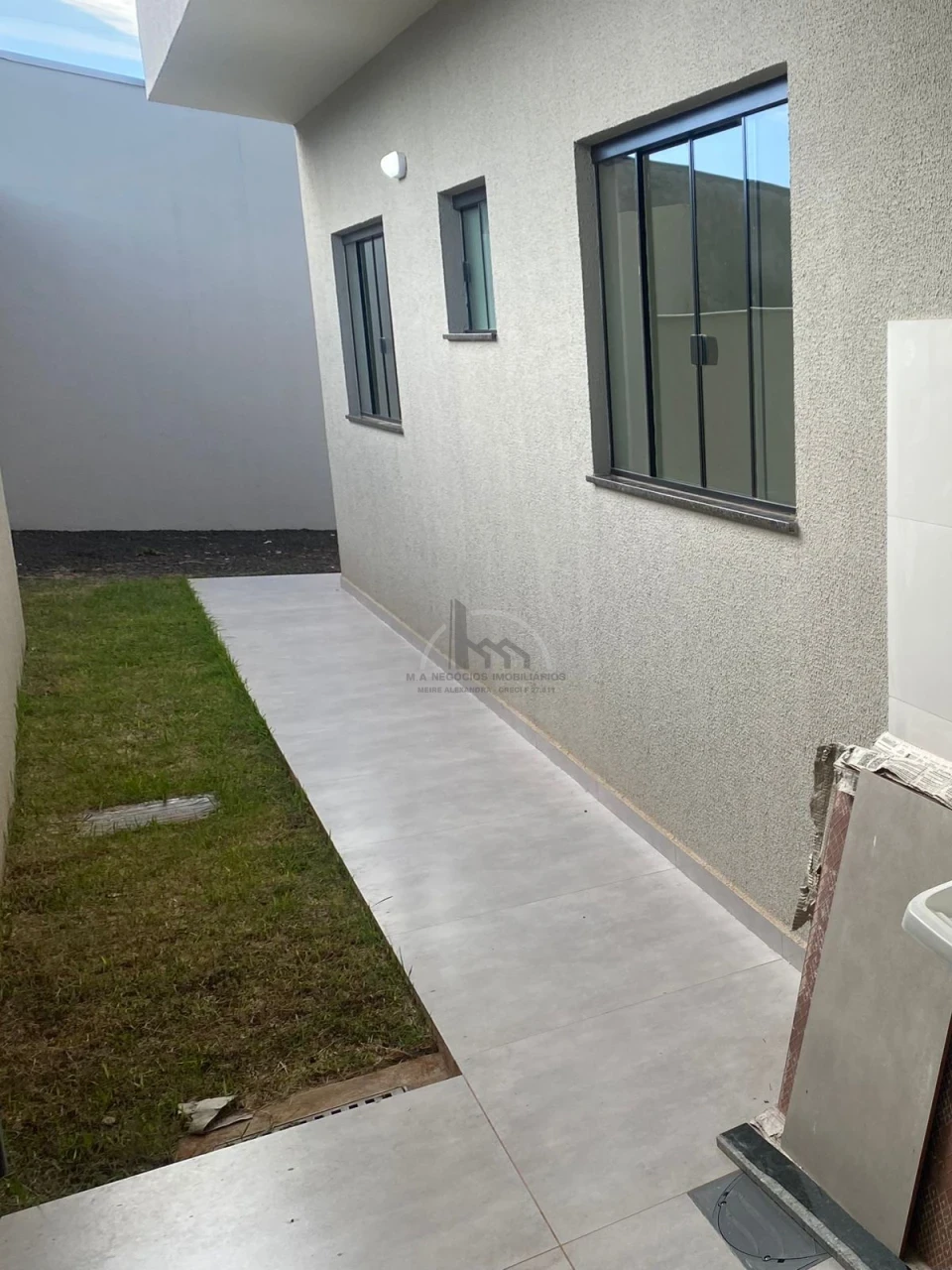 Imagens do imóveis CASA NOVA À VENDA NO JARDIM DOS ESTADOS, ZONA NORTE LONDRINA