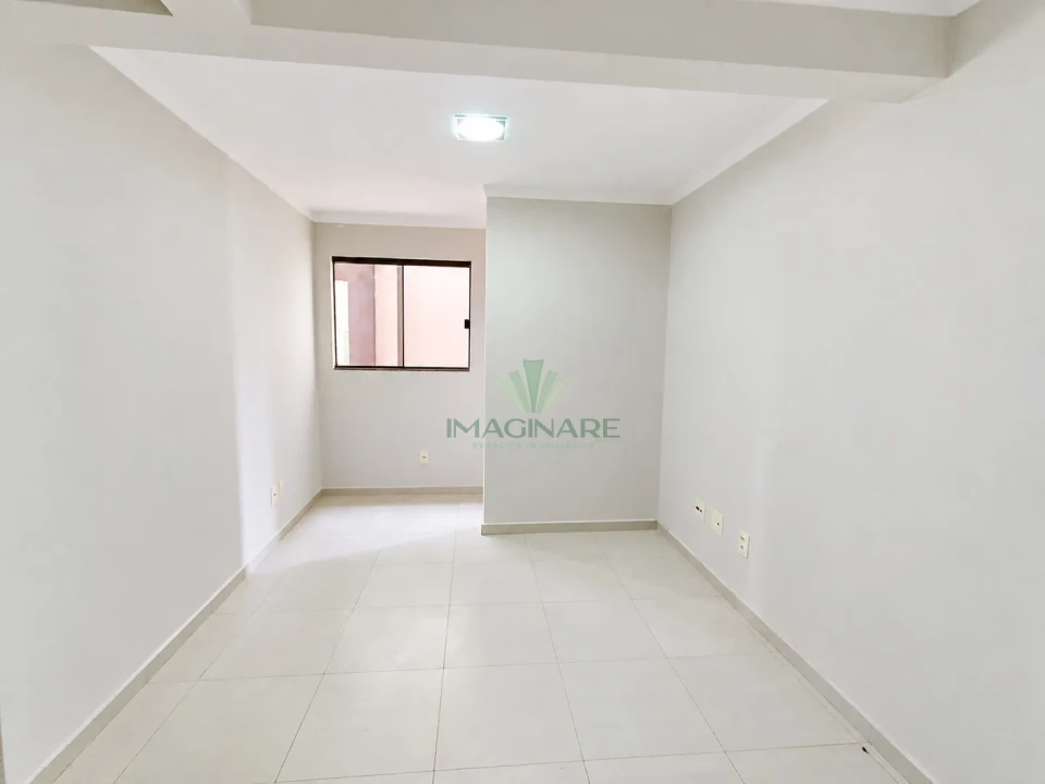 Imagens do imóveis ALUGA APARTAMENTO SEMI MOBILIADO NO CENTRO.
