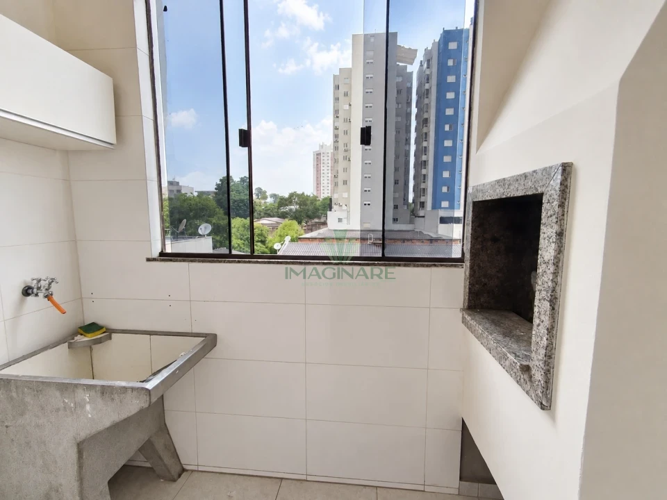 Imagens do imóveis ALUGA APARTAMENTO SEMI MOBILIADO NO CENTRO.