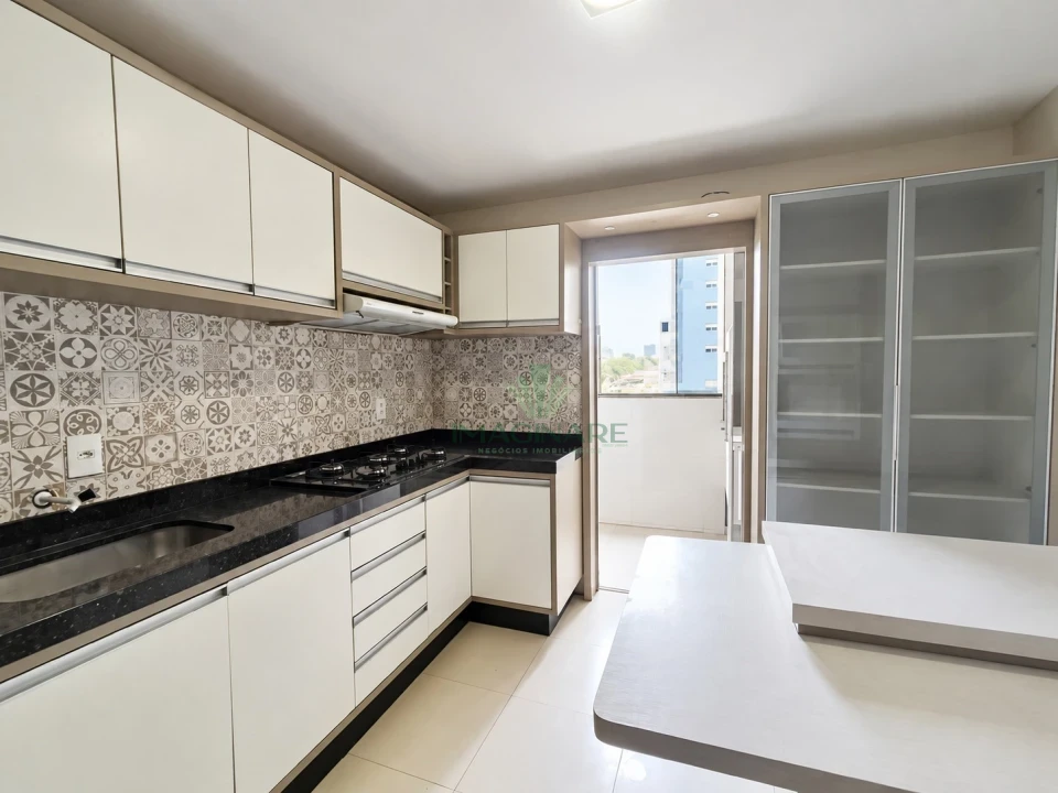 Imagens do imóveis ALUGA APARTAMENTO SEMI MOBILIADO NO CENTRO.