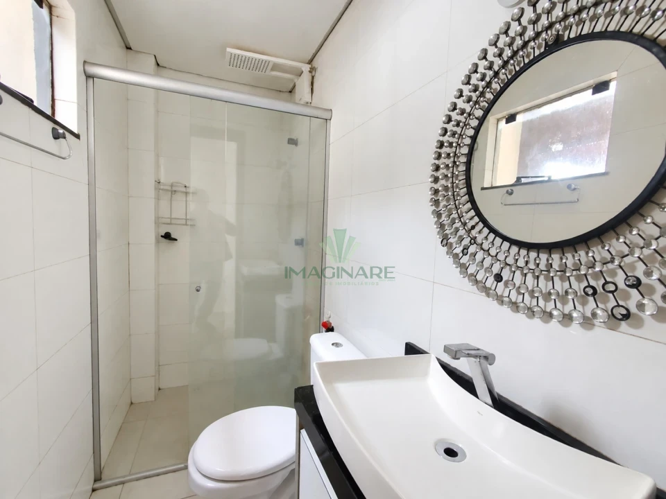 Imagens do imóveis ALUGA APARTAMENTO SEMI MOBILIADO NO CENTRO.