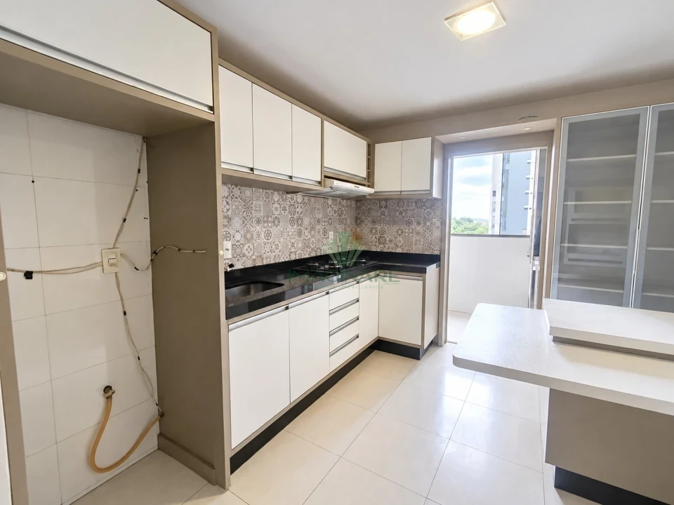 Imagens do imóveis ALUGA APARTAMENTO SEMI MOBILIADO NO CENTRO.