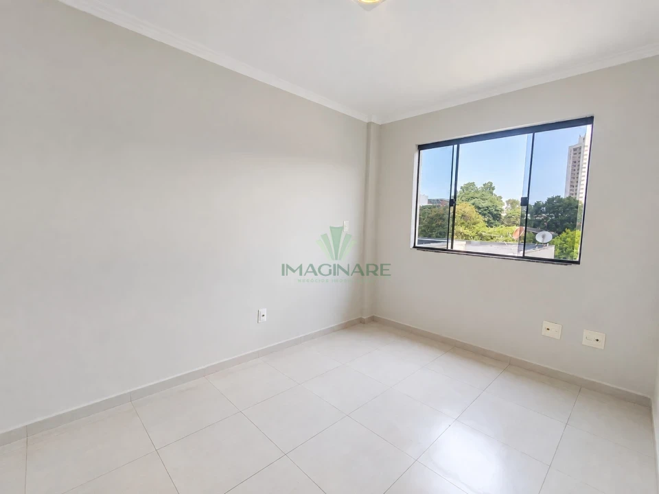 Imagens do imóveis ALUGA APARTAMENTO SEMI MOBILIADO NO CENTRO.