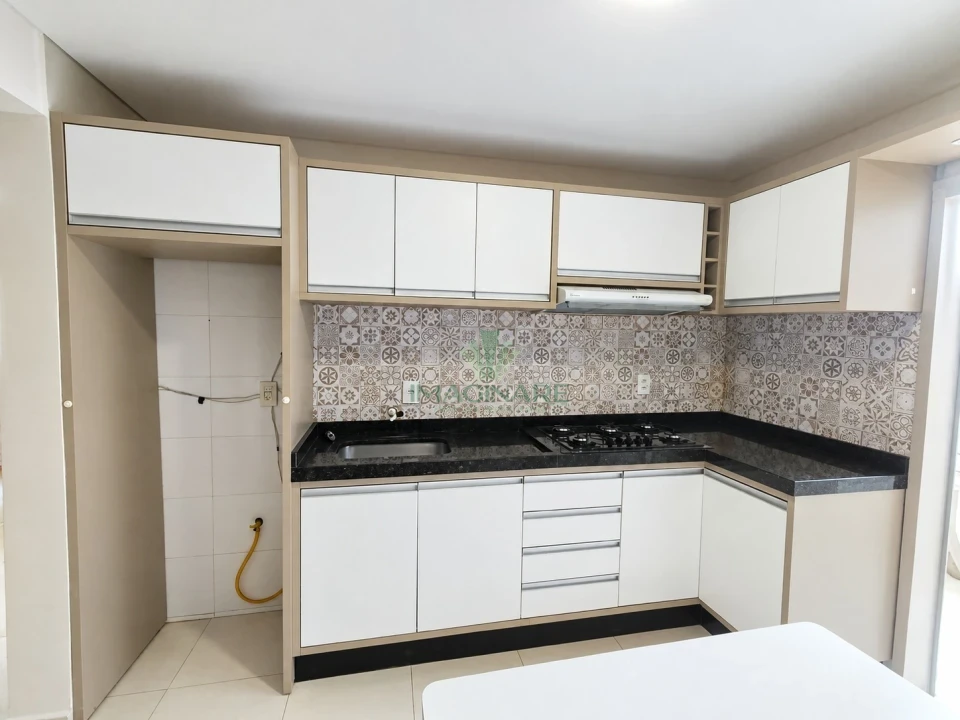 Imagens do imóveis ALUGA APARTAMENTO SEMI MOBILIADO NO CENTRO.