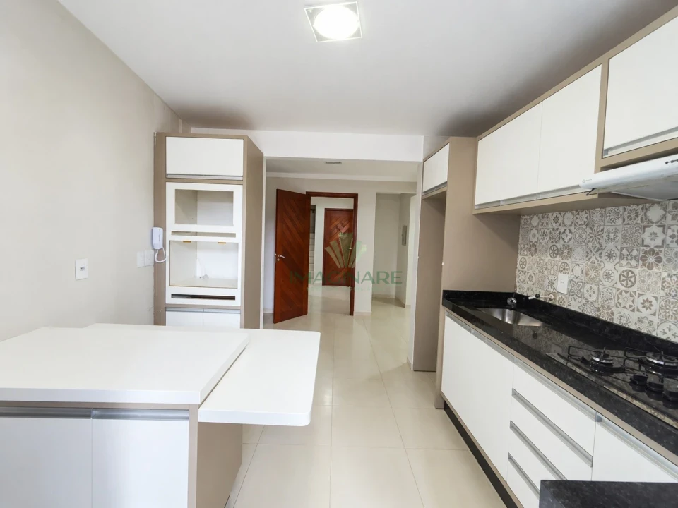 Imagens do imóveis ALUGA APARTAMENTO SEMI MOBILIADO NO CENTRO.