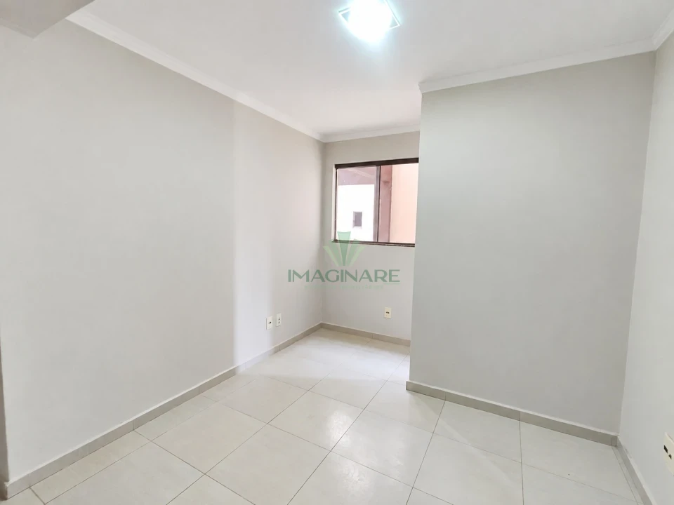 Imagens do imóveis ALUGA APARTAMENTO SEMI MOBILIADO NO CENTRO.