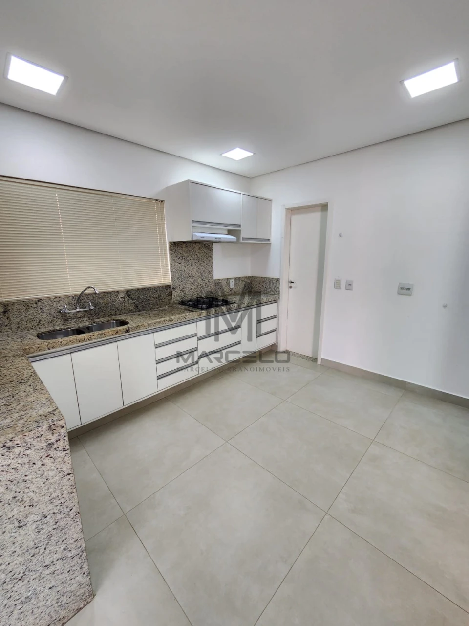 Imagens do imóveis Casa Em Condomínio À Venda Condomínio Royal Forest Londrina