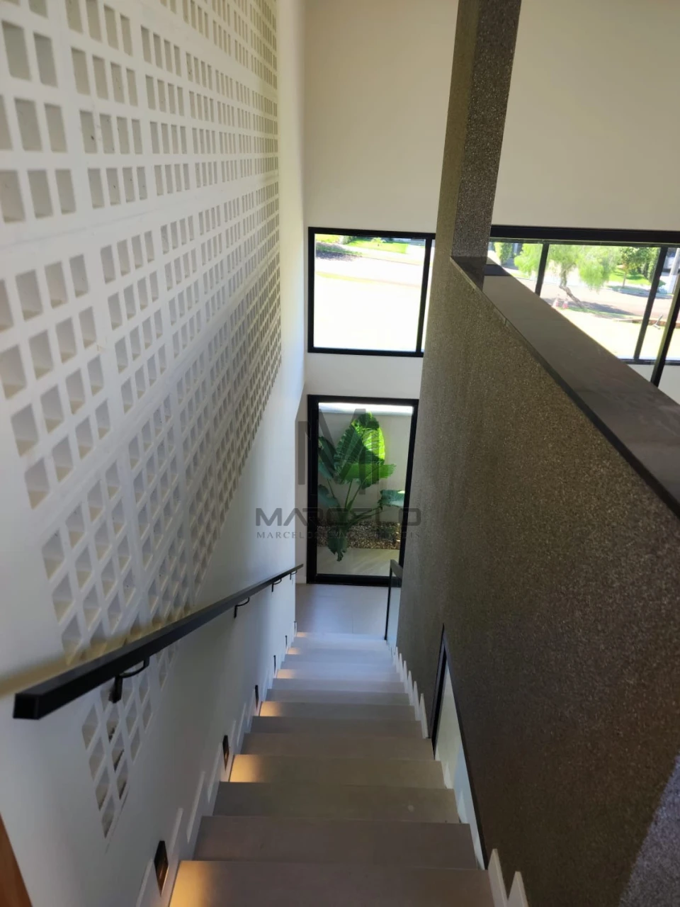 Imagens do imóveis Casa Em Condomínio À Venda Condomínio Parque Tauá Araçari Londrina