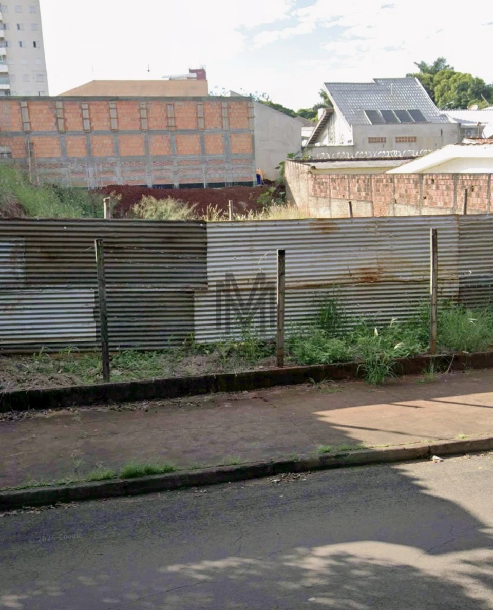 Imagens do imóveis Terreno à Venda - apenas a uma quadra da gleba