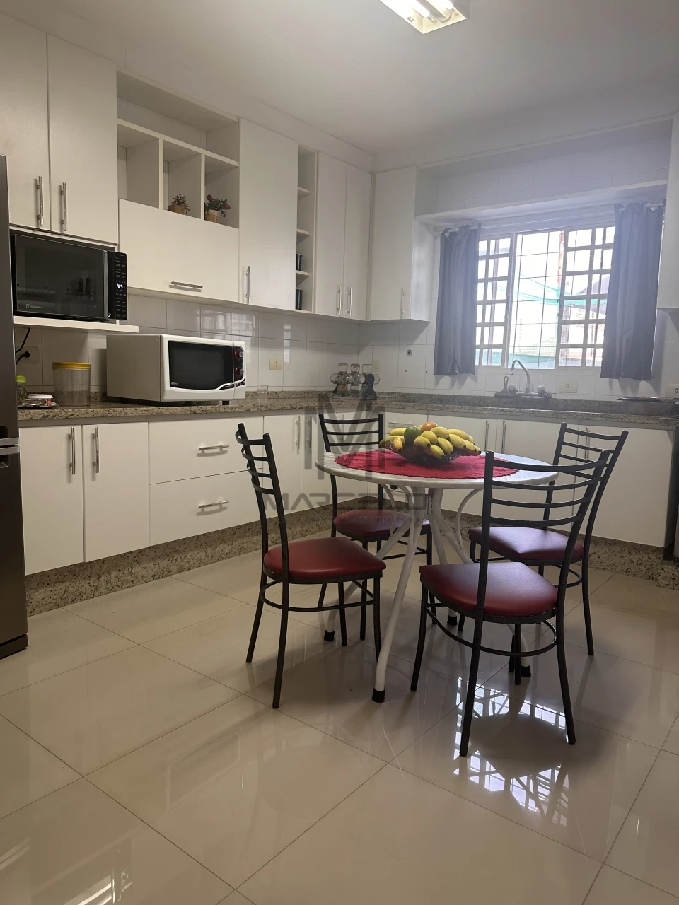 Imagens do imóveis Sobre comercial à venda com 485m2 útil.