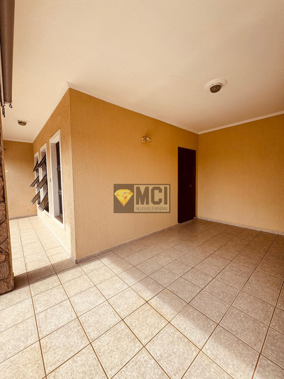 Imagens do imóveis CASA DE 2 DORMITÓRIOS - VILA REAL