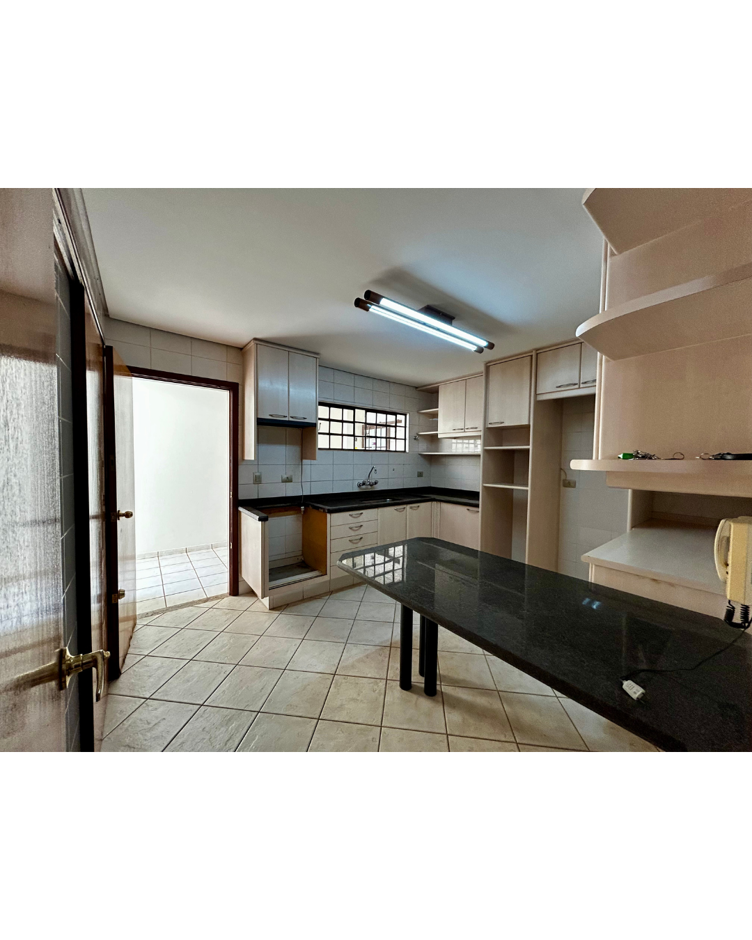 Imagens do imóveis Casa com 4 dormitórios à venda, 330 m² por R$ 1.550.000,00 - Próximo ao Lago - Monções - Londrina/PR