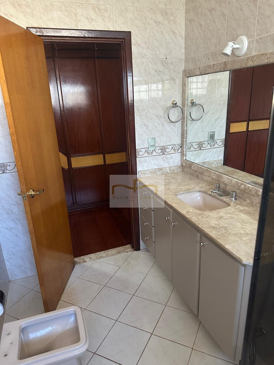 CASA - SOBRADO - PRÓXIMA AO LAGO Imagens do imóveis CASA - SOBRADO - PRÓXIMA AO LAGO