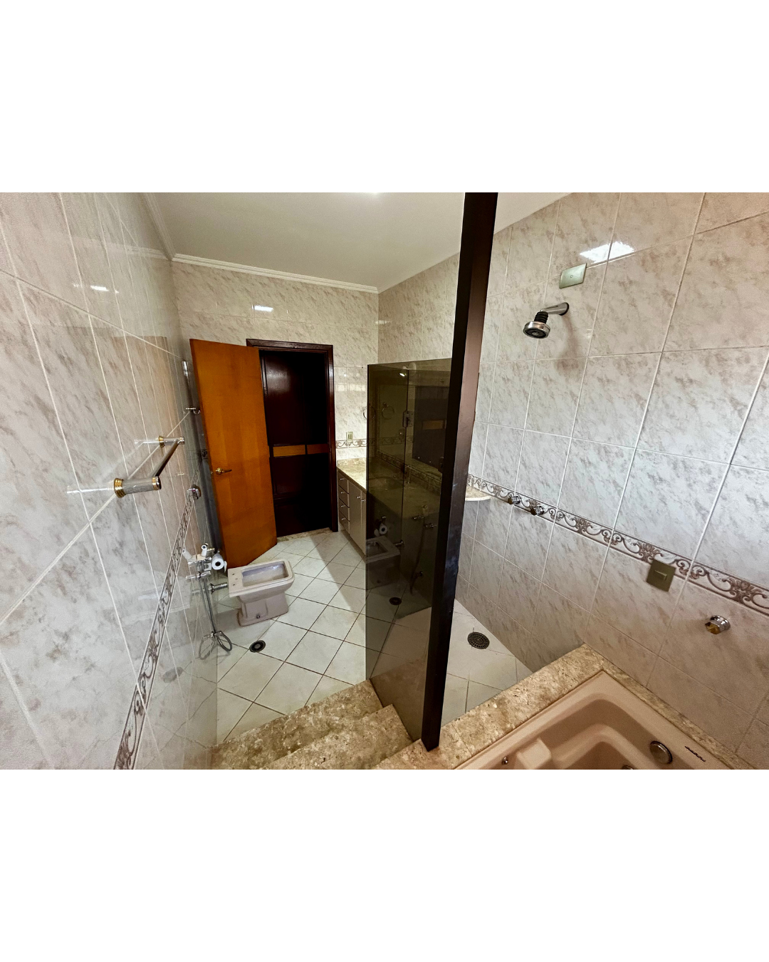 Imagens do imóveis Casa com 4 dormitórios à venda, 330 m² por R$ 1.550.000,00 - Próximo ao Lago - Monções - Londrina/PR