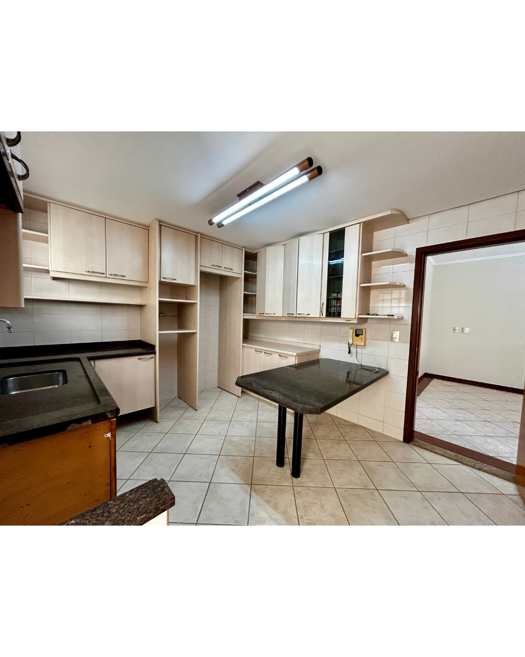 Imagens do imóveis Casa com 4 dormitórios à venda, 330 m² por R$ 1.550.000,00 - Próximo ao Lago - Monções - Londrina/PR