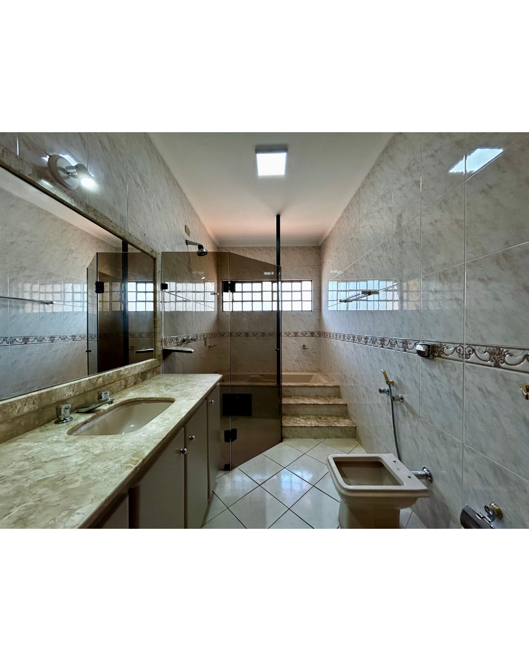 Imagens do imóveis Casa com 4 dormitórios à venda, 330 m² por R$ 1.550.000,00 - Próximo ao Lago - Monções - Londrina/PR