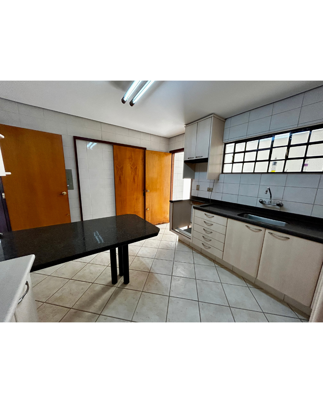 Imagens do imóveis Casa com 4 dormitórios à venda, 330 m² por R$ 1.550.000,00 - Próximo ao Lago - Monções - Londrina/PR