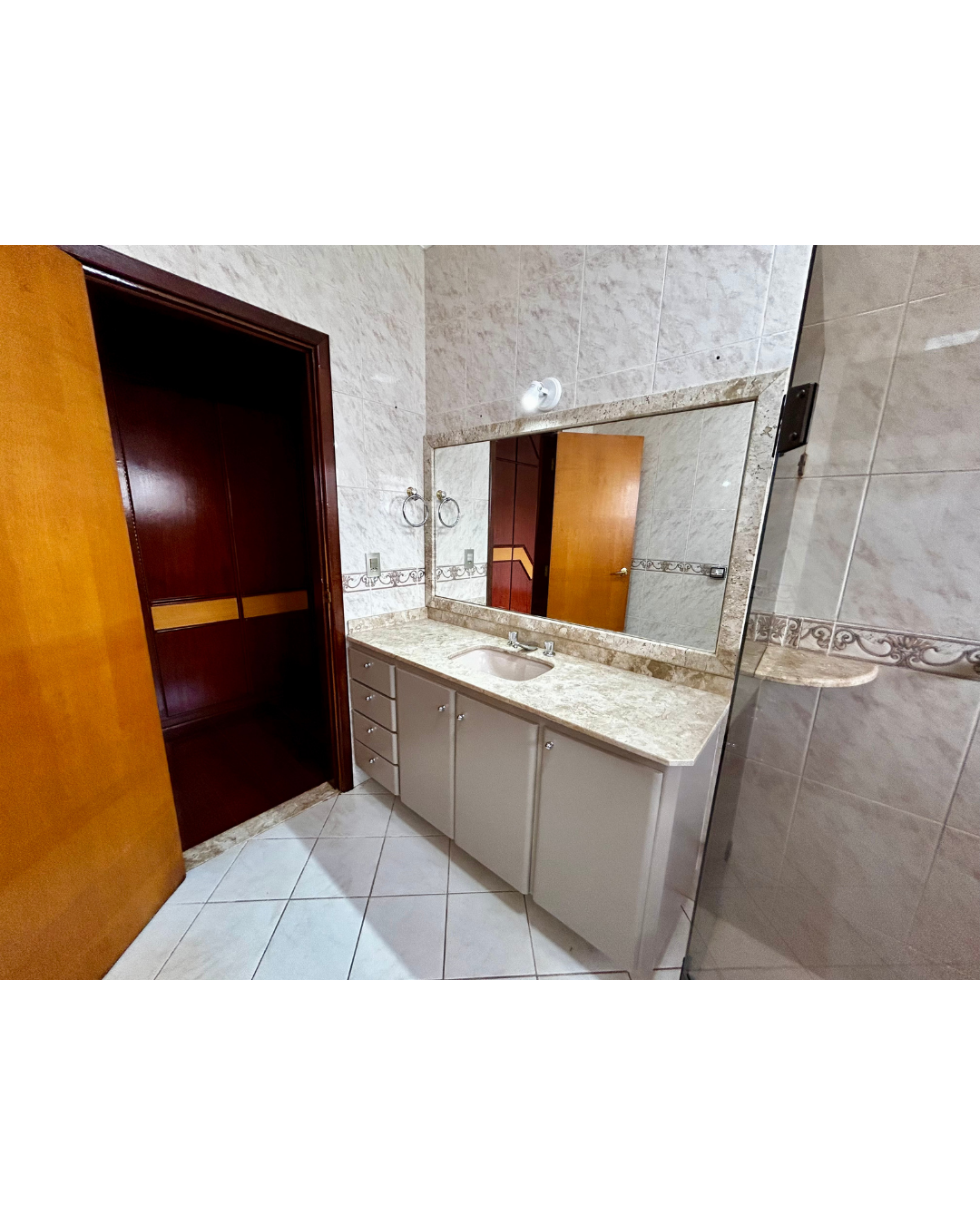 Imagens do imóveis Casa com 4 dormitórios à venda, 330 m² por R$ 1.550.000,00 - Próximo ao Lago - Monções - Londrina/PR