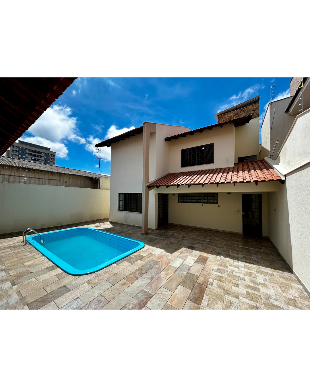 Imagens do imóveis Casa com 4 dormitórios à venda, 330 m² por R$ 1.550.000,00 - Próximo ao Lago - Monções - Londrina/PR