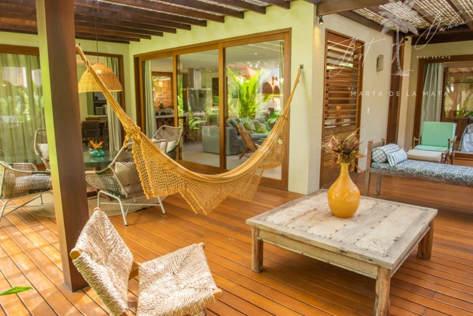 Imagens do imóveis CASA DE 4 SUITES EM CONDOMINO PÉ NA AREIA COM AREA DE LAZER COM PISCINA, ACADEMIA E RESTAURANTE