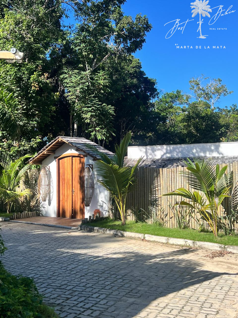 Imagens do imóveis CASA RUSTICA TRANCOSENSE EM CONDOMINIO COM 2 SUITES E PISCINA