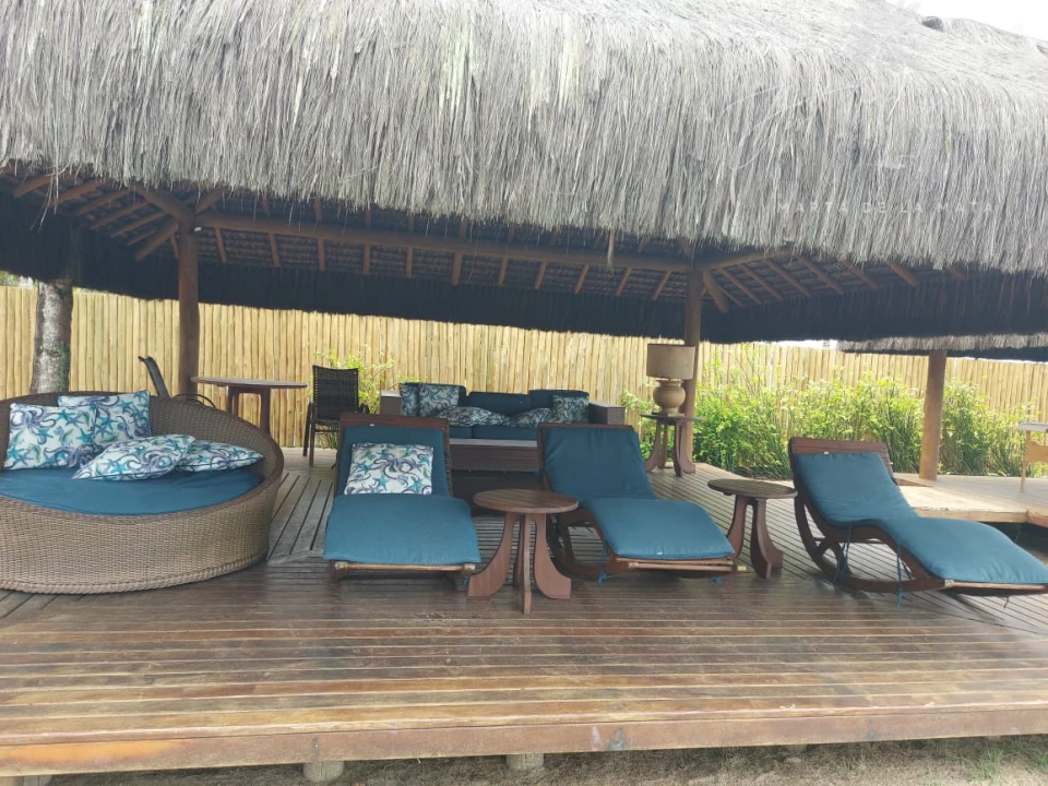 Imagens do imóveis CASA DE 4 SUITES EM CONDOMINO PÉ NA AREIA COM AREA DE LAZER COM PISCINA, ACADEMIA E RESTAURANTE