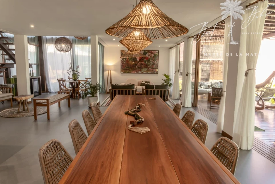 Imagens do imóveis CASA DE 7 SUITES EM CONDOMINO PE NA AREIA