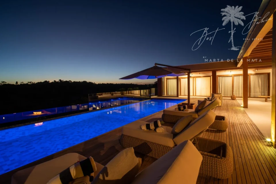 Imagens do imóveis Descubra a Casa Reserva dos Sonhos no Alto do Mucugê. Mansão exclusiva com 9 suítes, espetacular vista para o mar e mata, piscina infinita e spa.