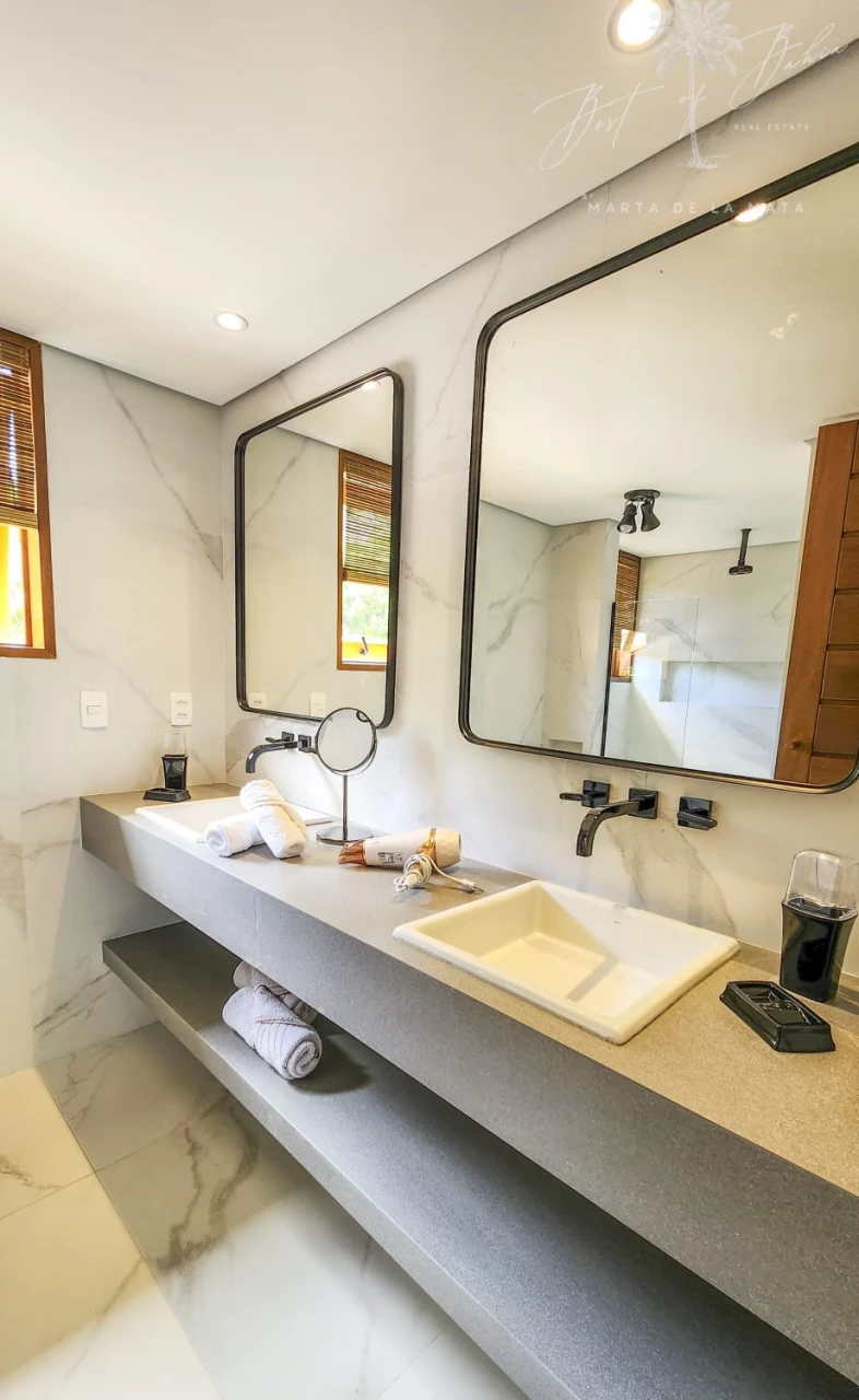Imagens do imóveis CASA DE 4 SUITES EM CONDOMINO PÉ NA AREIA COM AREA DE LAZER COM PISCINA, ACADEMIA E RESTAURANTE
