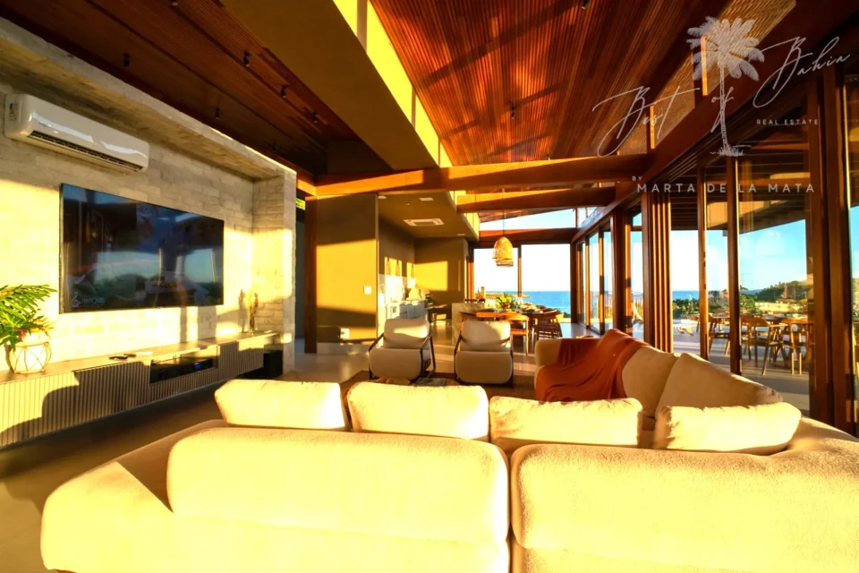 Imagens do imóveis Descubra a Casa Reserva dos Sonhos no Alto do Mucugê. Mansão exclusiva com 9 suítes, espetacular vista para o mar e mata, piscina infinita e spa.