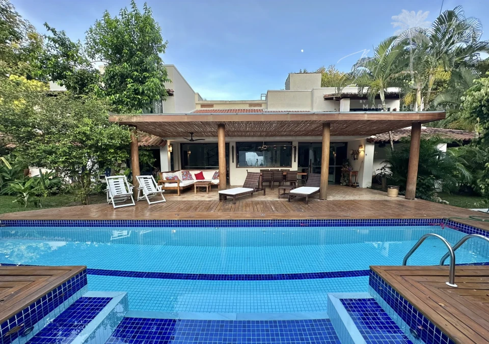 Imagens do imóveis Villa Joel — Casa com  6 quartos e 1 Suite , Piscina e Jacuzzi em Arraial d'Ajuda