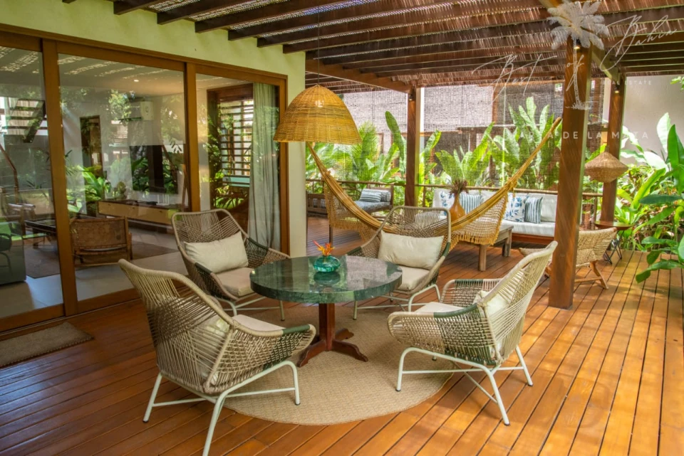 Imagens do imóveis CASA DE 4 SUITES EM CONDOMINO PÉ NA AREIA COM AREA DE LAZER COM PISCINA, ACADEMIA E RESTAURANTE