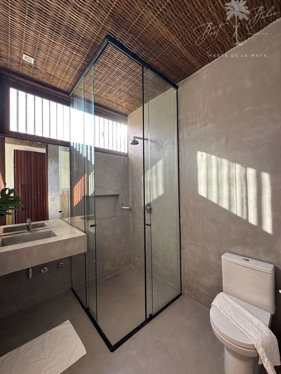 Imagens do imóveis ALUGA-SE CASA RECANTO DO MAR – 7 SUÍTES, QUADRA DE BEACH TENNIS E LAZER COMPLETO