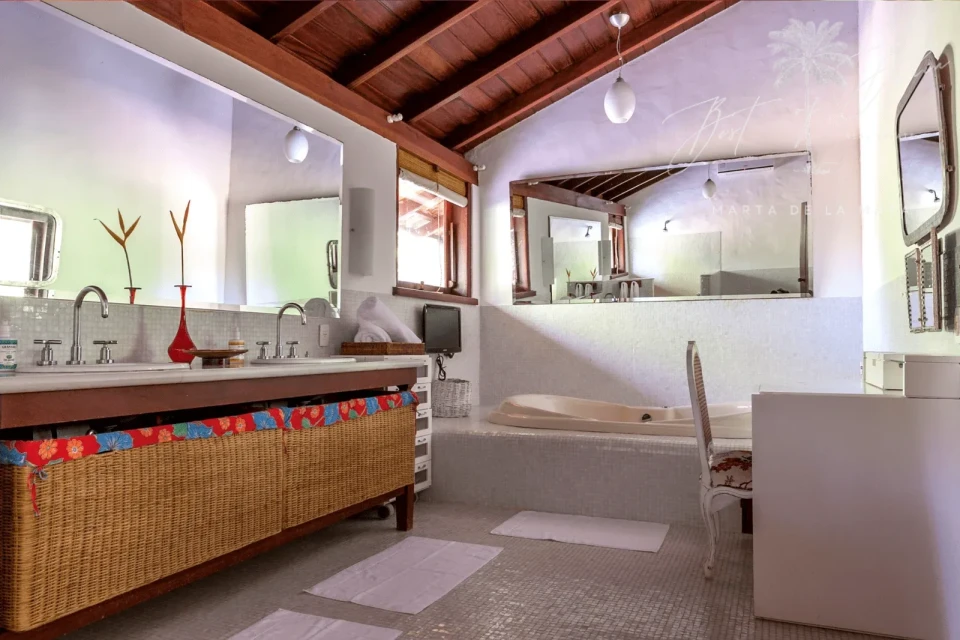 Imagens do imóveis CASA PÉ NA AREIA EM TRANCOSO COM 8 QUARTOS  PARA ATÉ 16 PESSOAS